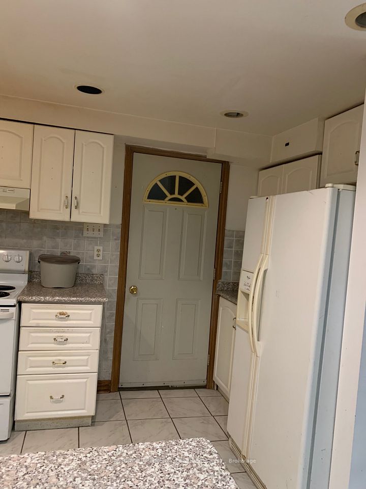 Detached at 6079 Tillsdown Drive, Mississauga, ON L5N 4P1, Mississauga