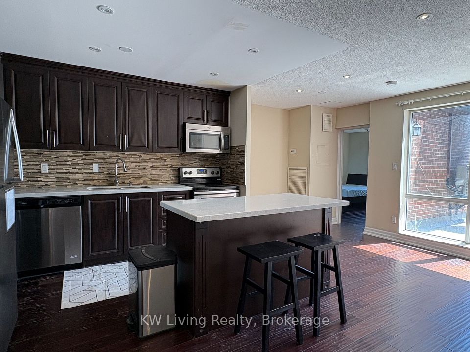 Condo Townhouse at 3025 Credit Woodlands Drive 338, Mississauga, ON L5C 2V3, Mississauga