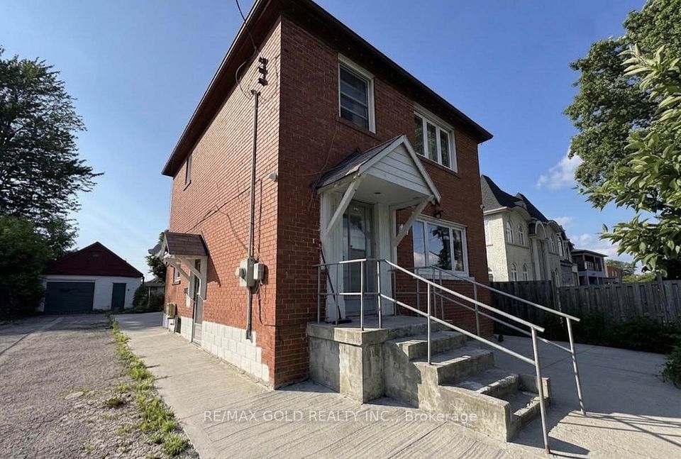 15 Scarboro Street, Mississauga, ON L4T 1E3 at 15 Scarboro Street, Mississauga, ON L4T 1E3, Mississauga, ON, L4T 1E3