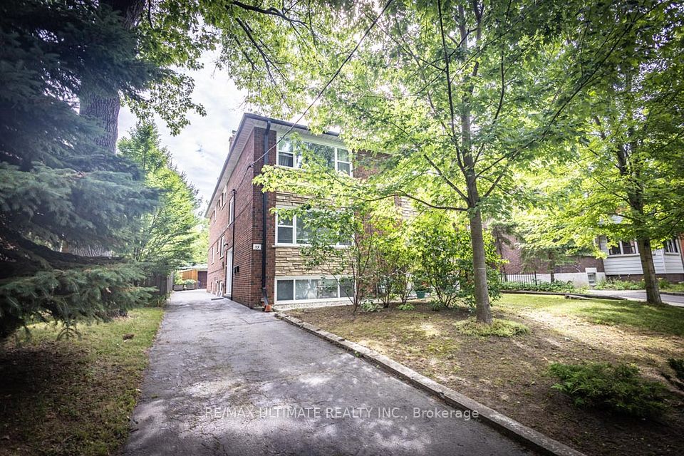 39 Laws Street, Toronto W02, ON M6P 2Y8