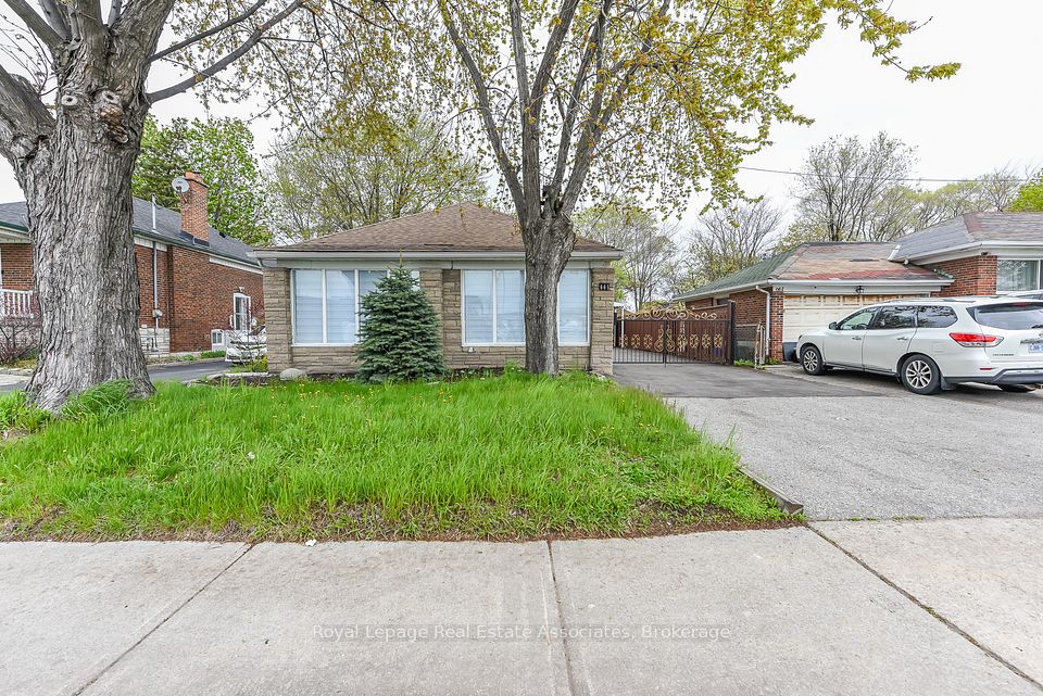 665 Kipling Avenue, Toronto W08, ON M8Z 5G2