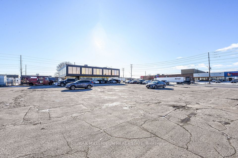 1300 Steeles Avenue E 226/229, Brampton, ON L6T 1A2