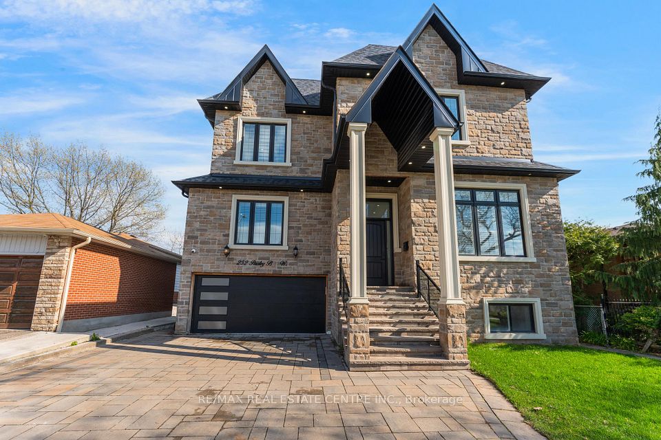 252 Paisley Boulevard W, Mississauga, ON L5B 2A4 at 252 Paisley Boulevard W, Mississauga, ON L5B 2A4, Mississauga, ON, L5B 2A4
