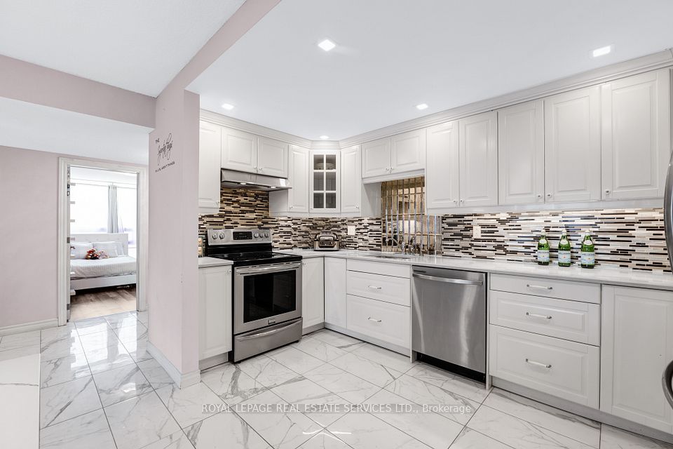 Condo Apartment at 20 Speers Road 605, Oakville, ON L6K 3R5, Oakville