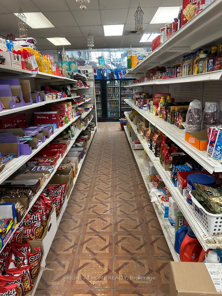 4335 Bloor Street W 10, Toronto W08, ON M9C 2A5