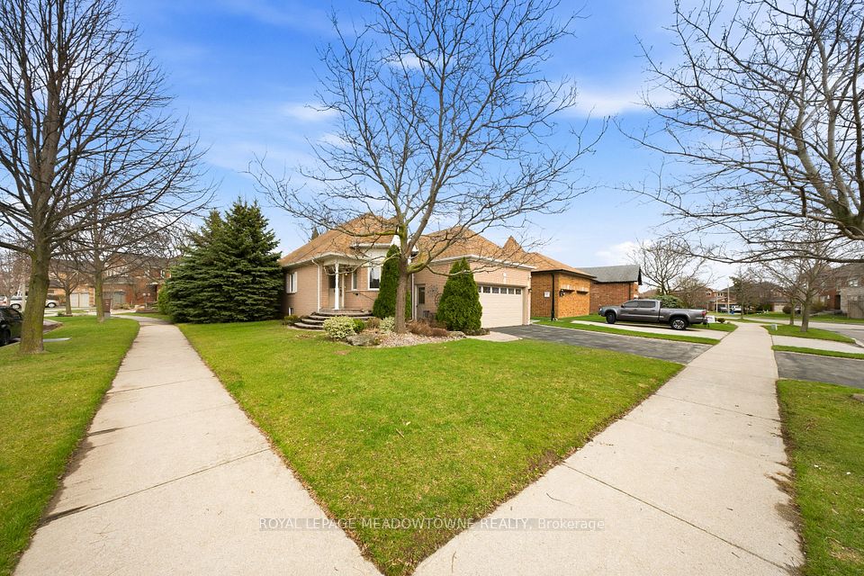 Detached at 20 Huffmann Drive, Halton Hills, ON L7G 5W4, Halton Hills
