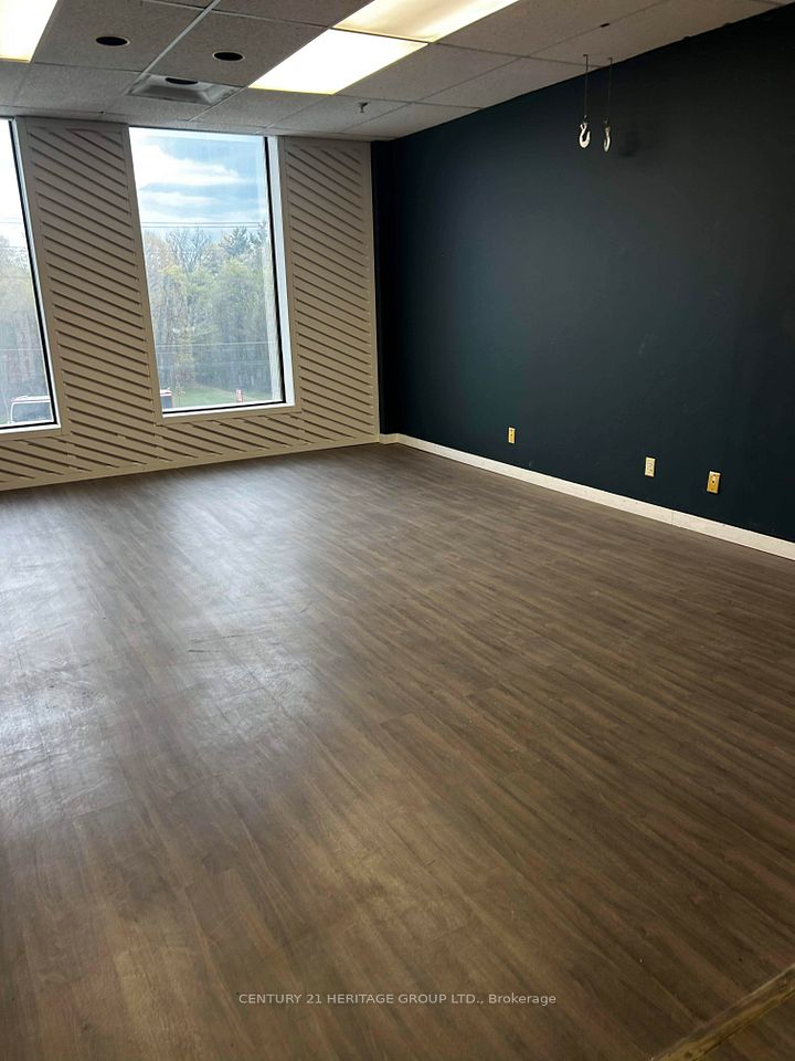 4544 Dufferin Street 208 E, Toronto W05, ON M3H 5X2