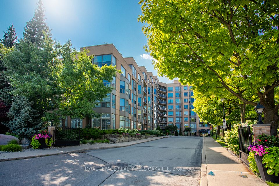 Condo Apartment at 2511 Lakeshore Road W 207, Oakville, ON L6L 6L9, Oakville
