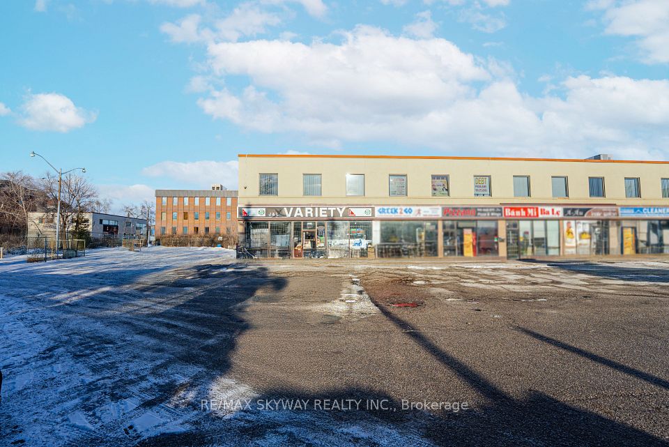 1125 Dundas Street E 01, Mississauga, ON L4Y 2C4
