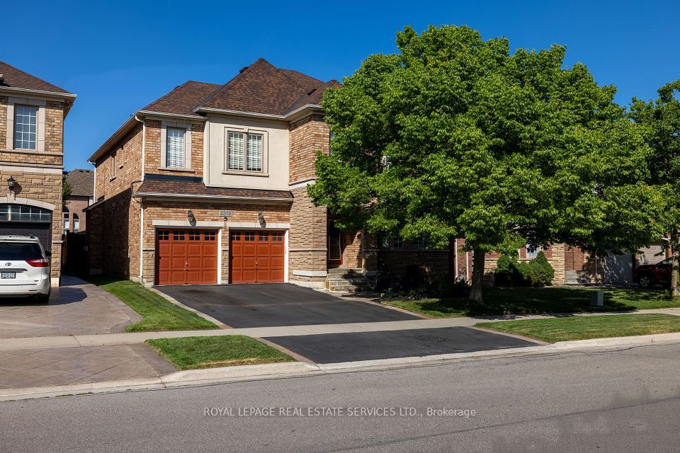Detached at 2313 Coronation Drive, Oakville, ON L6H 7N1, Oakville