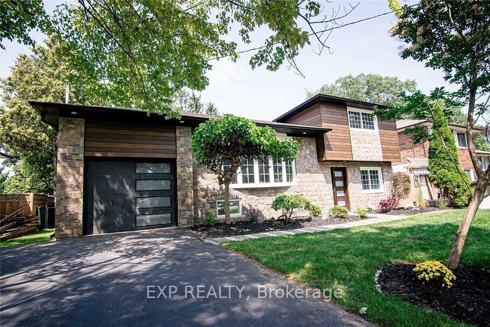Detached at 2117 Bridge Road, Oakville, ON L6L 2E8, Oakville