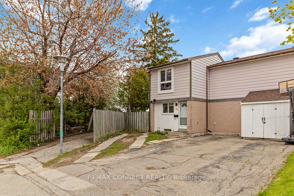 Att/Row/Townhouse at 11 Grantbrook Court, Brampton, ON L6S 2K8, Brampton