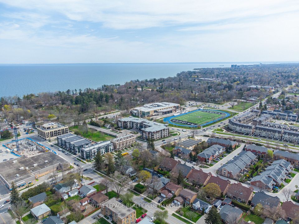 Condo Apartment at 212 Kerr Street 909, Oakville, ON L6K 3B1, Oakville