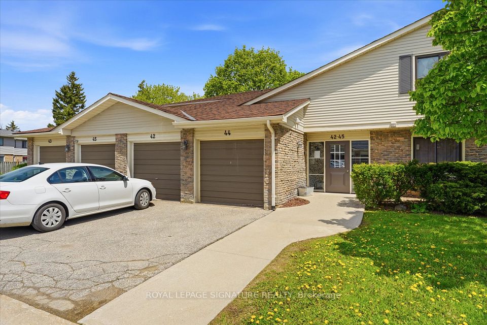 Condo Townhouse at 2701 Aquitaine Avenue 42, Mississauga, ON L5N 2H7, Mississauga