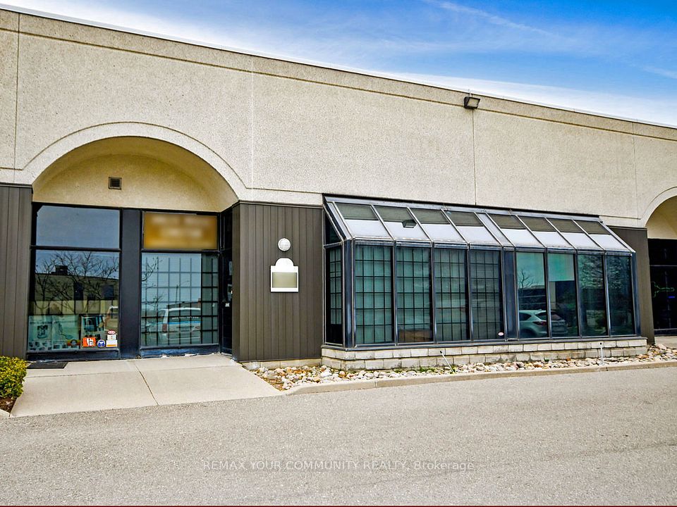 800 Petrolia Road 3, Toronto W05, ON M3J 3K4