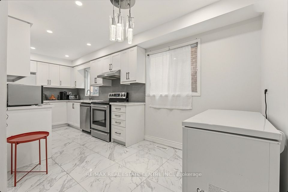 Att/Row/Townhouse at 5013 Northern Lights Circle, Mississauga, ON L5R 2P7, Mississauga