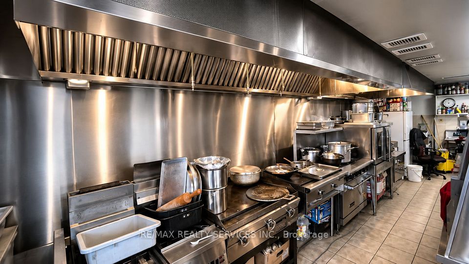 5118 Dundas Street, Toronto W08, ON M9A 1C2