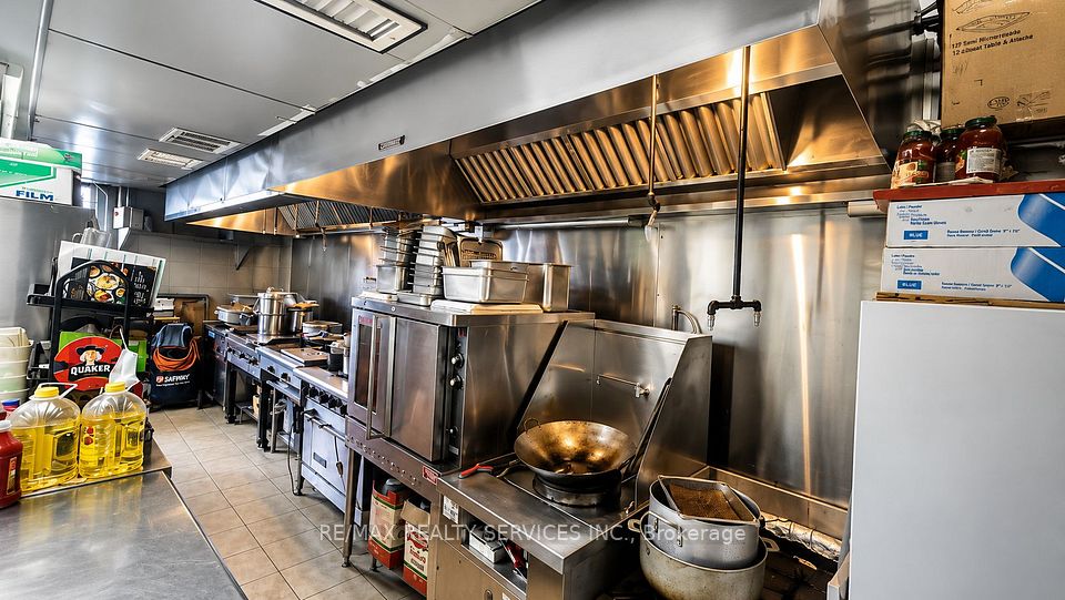 5118 Dundas Street, Toronto W08, ON M9A 1C2