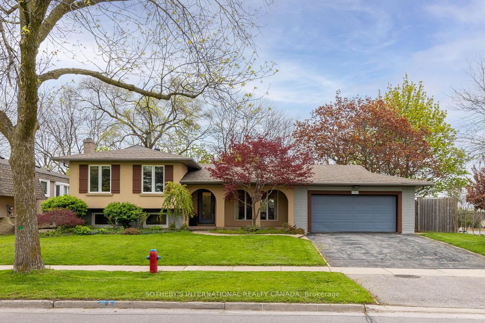 Detached at 2290 Bridge Road, Oakville, ON L6L 2G6, Oakville