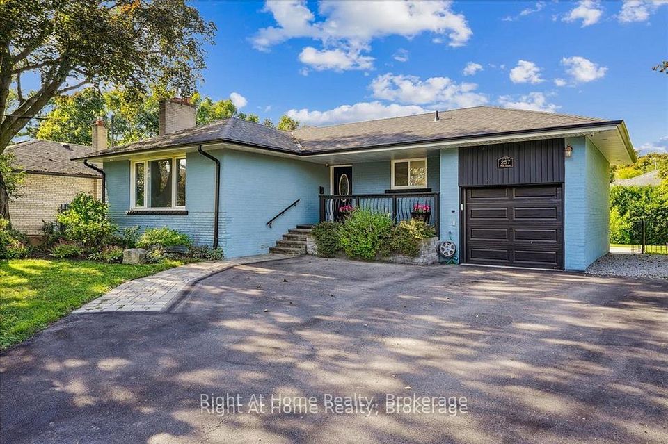 Detached at 257 Wales Crescent, Oakville, ON L6L 3X8, Oakville