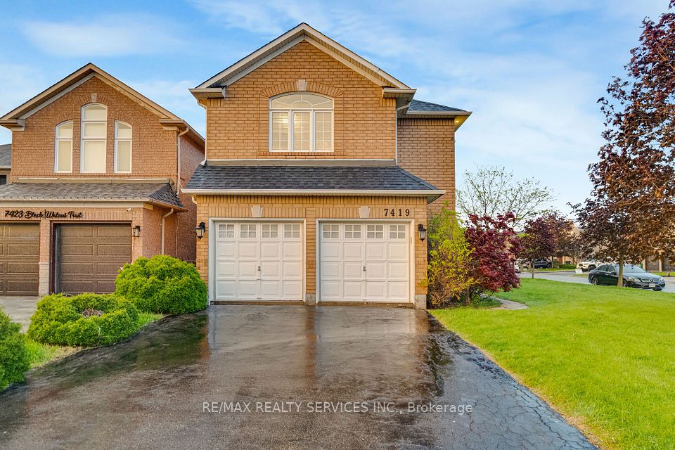 7419 Black Walnut Trail, Mississauga, ON L5N 8A4 at 7419 Black Walnut Trail, Mississauga, ON L5N 8A4, Mississauga, ON, L5N 8A4