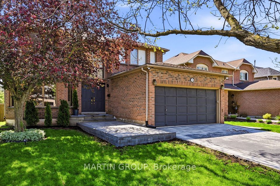 376 Carrier Lane, Oakville, ON L6H 5E9 at 376 Carrier Lane, Oakville, ON L6H 5E9, Oakville, ON, L6H 5E9
