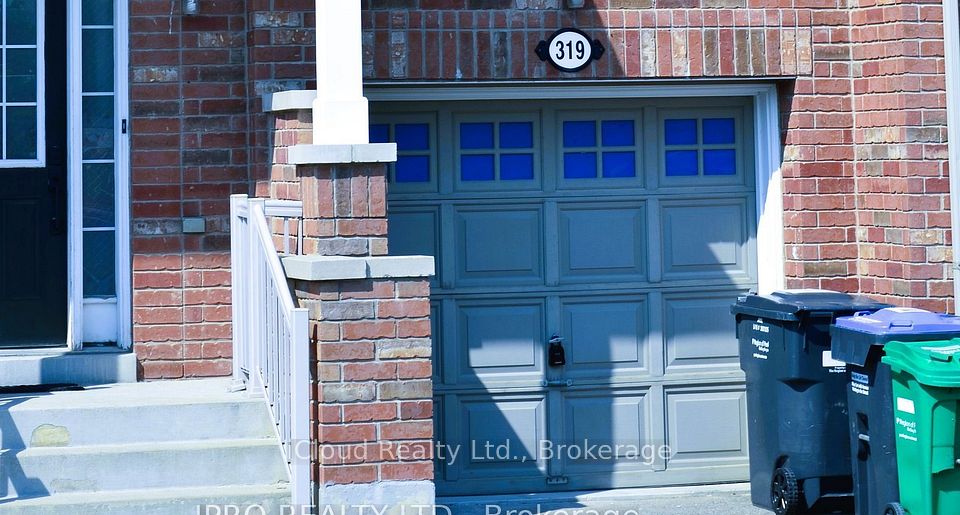 Att/Row/Townhouse at 319 Aspendale Crescent Studio, Mississauga, ON L5W 0E7, Mississauga