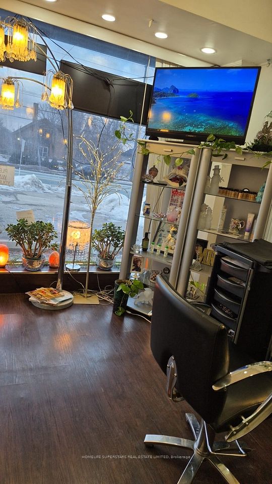 1001 Albion Road W, Toronto W10, ON M9V 1A6