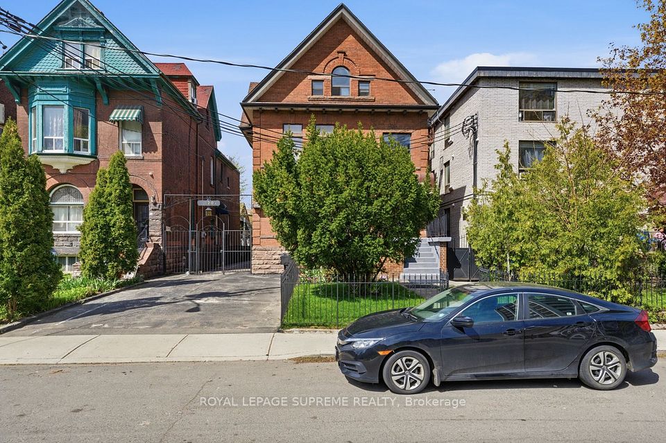 20 Maynard Avenue, Toronto W01, ON M6K 2Z9
