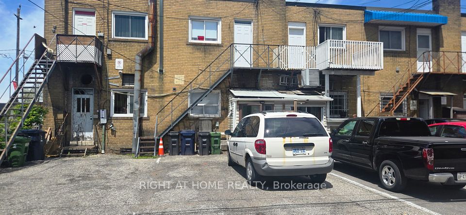 553 Rogers Road, Toronto W03, ON M6M 1B4