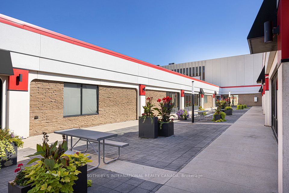 755 Queensway N/A E 18-19, Mississauga, ON L4Y 4C5
