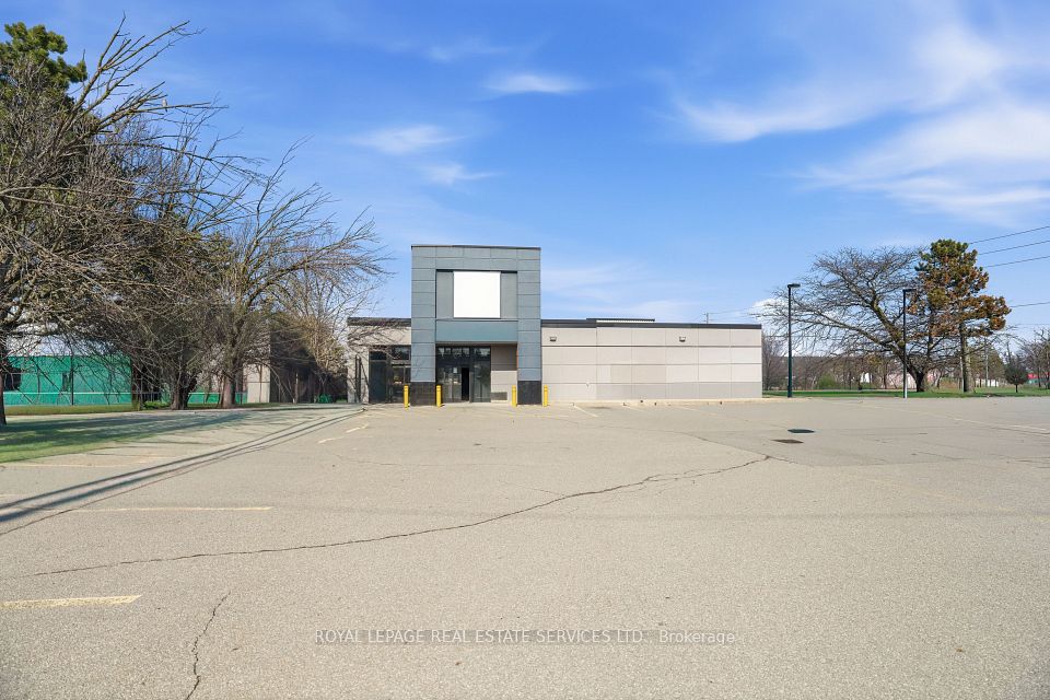 61 Queen Street N, Mississauga, ON L5N 1A4