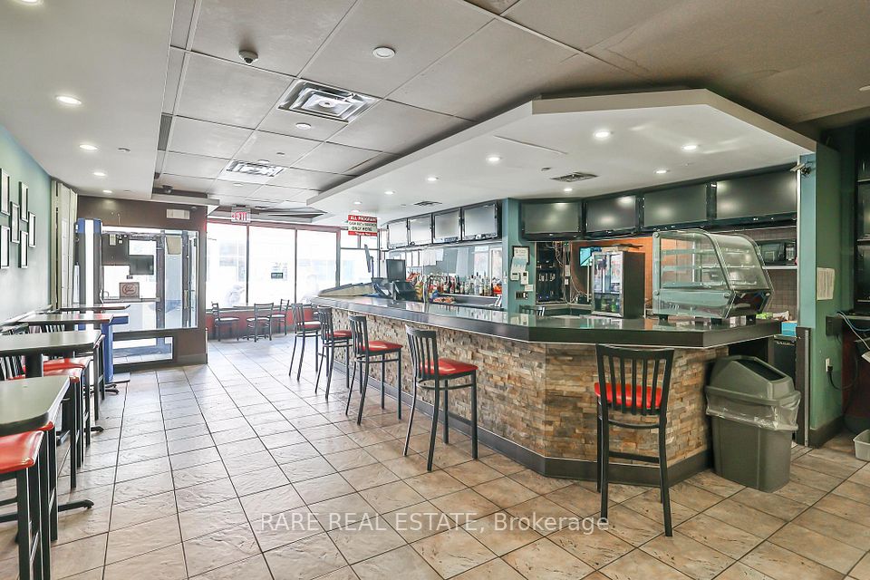 1861 Eglinton Avenue W, Toronto W03, ON M6E 2J3
