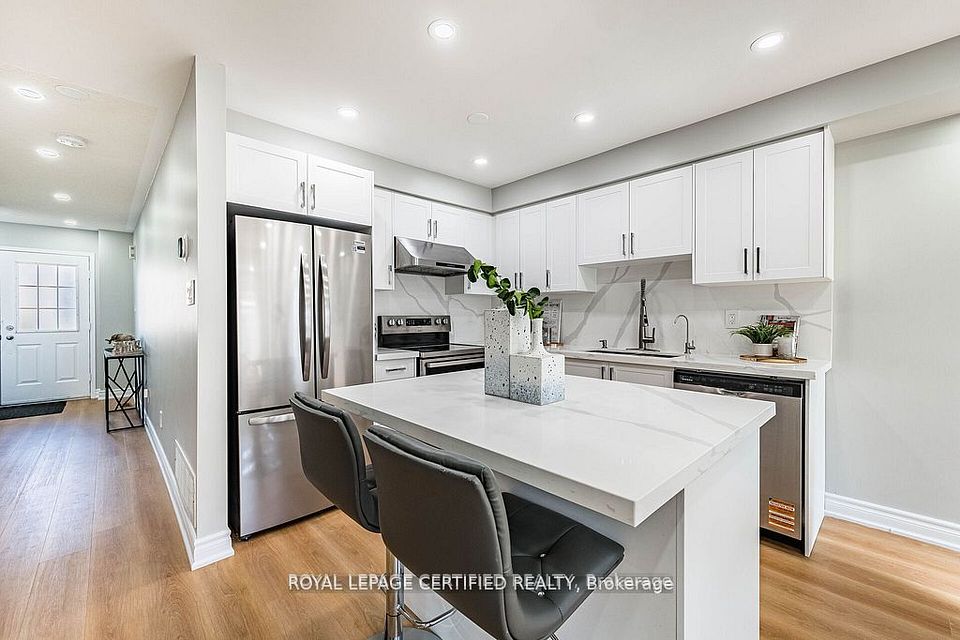 Att/Row/Townhouse at 20 Harding Street, Halton Hills, ON L7G 6B1, Halton Hills