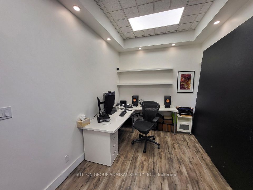 474 Champagne Drive, Toronto W05, ON M3J 2T9