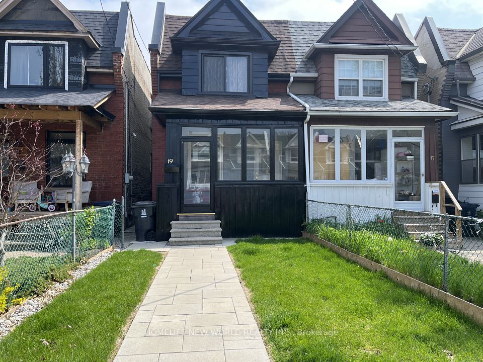 19 Britannia Avenue, Toronto W02, ON M6N 3T6