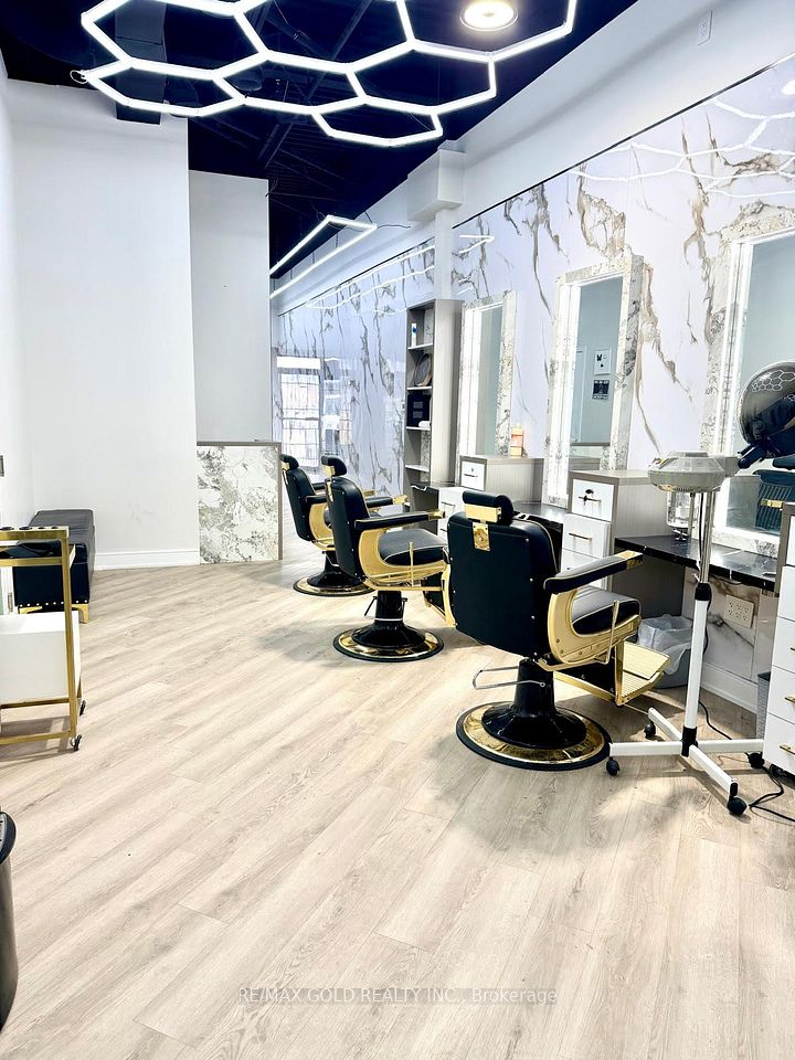 499 Ray Lawson Boulevard 27, Brampton, ON L6Y 4E6