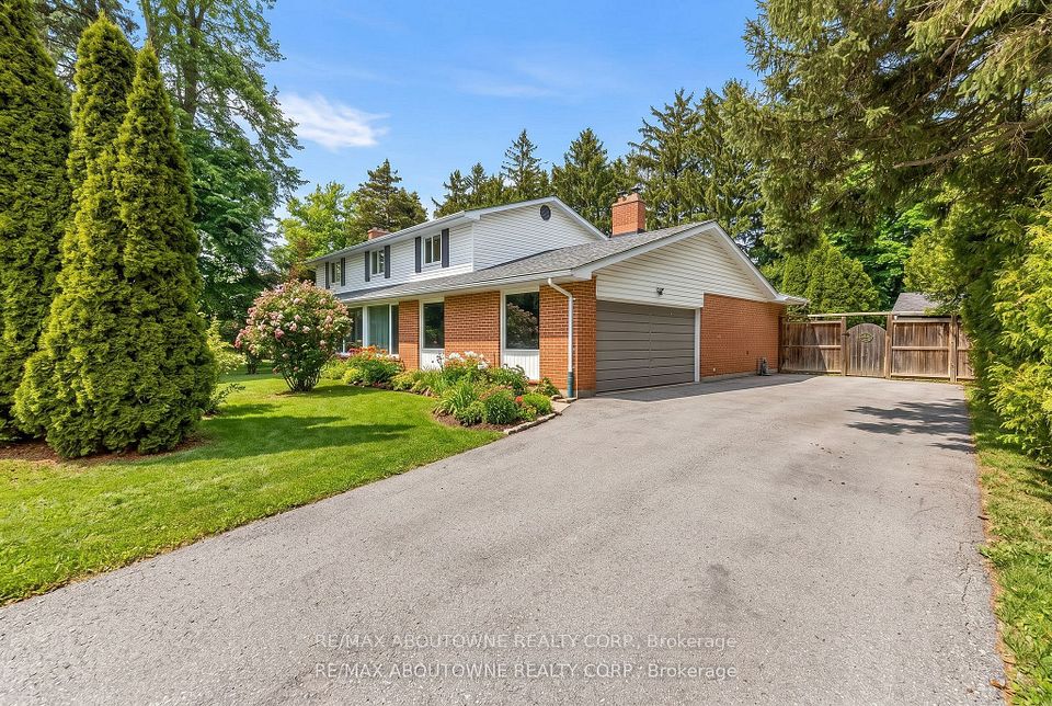145 Wolfdale Avenue, Oakville, ON L6L 4R9