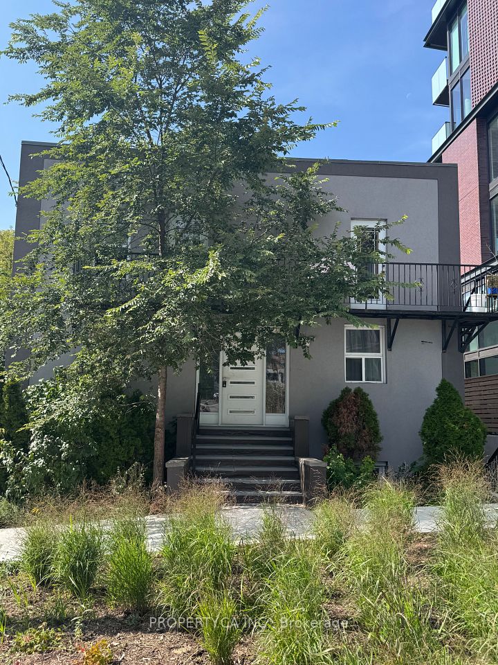 22 Brad Street, Toronto W02, ON M6P 1N1