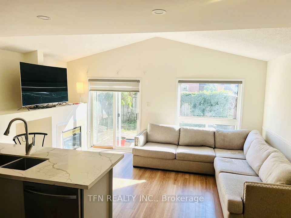 Semi-Detached  at 5846 Delle Donne Drive, Mississauga, ON L5M 6R8, Mississauga