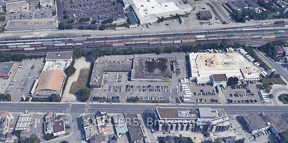 3400 Dundas Street 208, Toronto W02, ON M6S 2S1