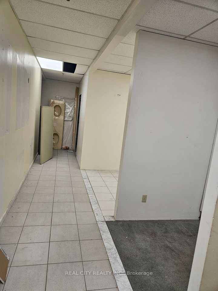 55 Rutherford Road S, Brampton, ON L6W 3J3