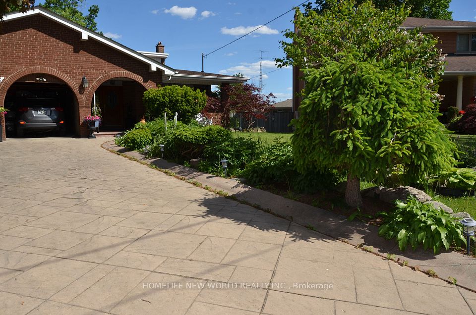 15 Brantley Crescent, Toronto, ON M3J 1X4 at 15 Brantley Crescent, Toronto, ON M3J 1X4, Toronto W05, ON, M3J 1X4