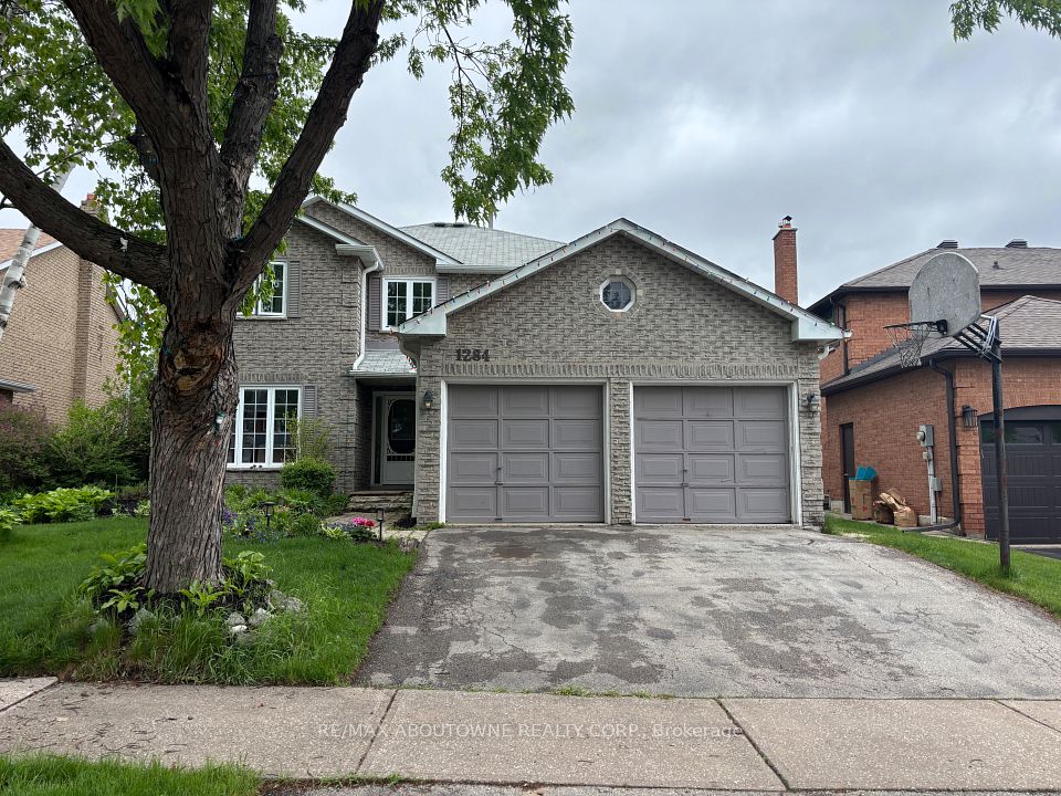 Detached at 1284 Creekside Drive MAIN, Oakville, ON L6H 4Y5, Oakville