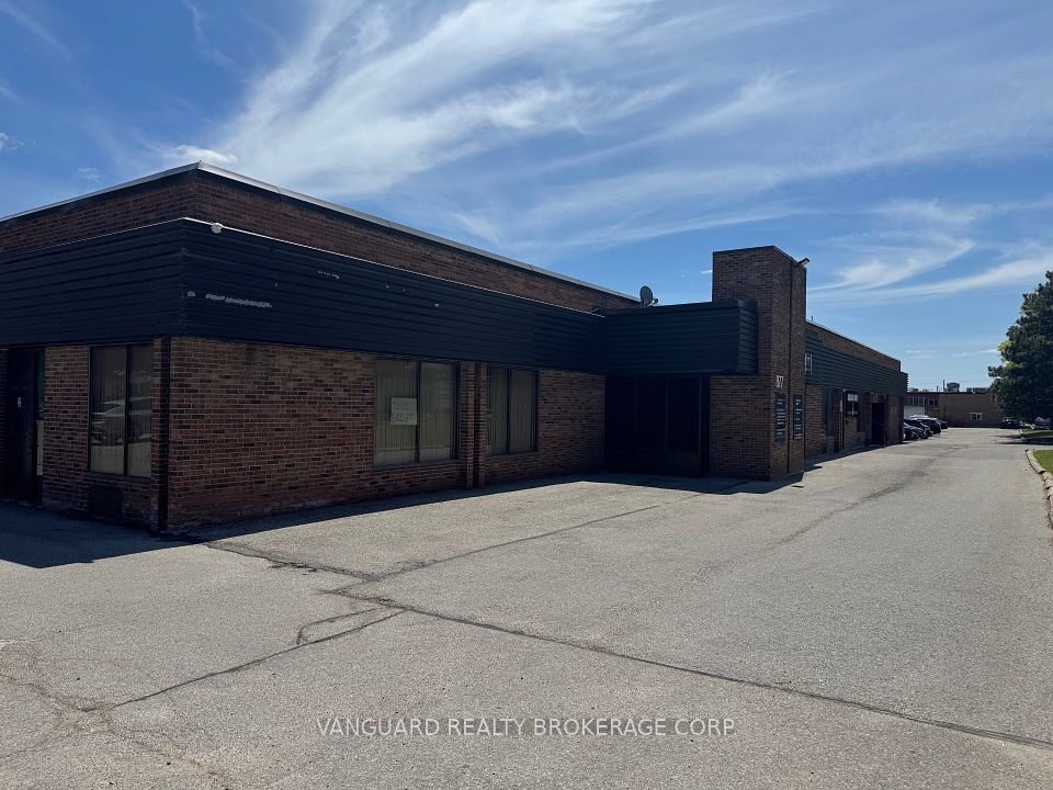 877 Alness Street 17 & 19, Toronto W05, ON M3J 2X4