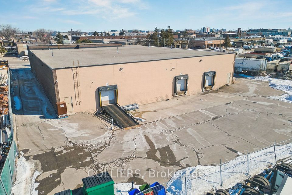 5300 Bradco Boulevard Opt. 2, Mississauga, ON L4W 1G7