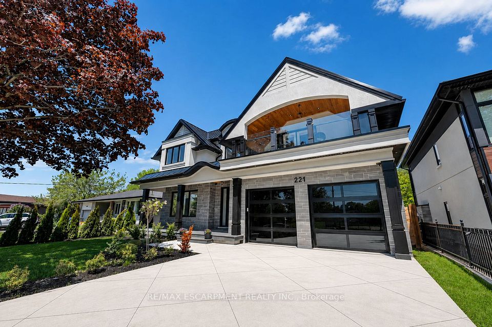 Detached at 221 Morden Road E, Oakville, ON L6K 2S2, Oakville