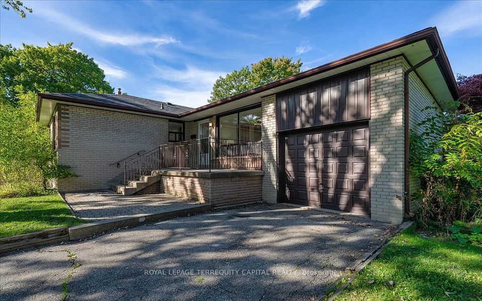 Detached at 65 Glenmanor Drive, Oakville, ON L6K 2B3, Oakville