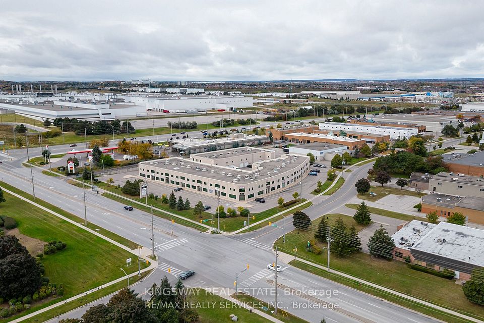 2 Automatic Road 121, Brampton, ON L6S 6K8