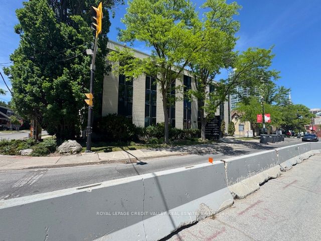 118 Queen Street W 201, Brampton, ON L6V 1B1